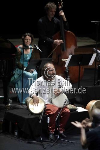 Trommelsprachen – Languages of Drums gastiert im Rahmen des Festival ACHT BRÜCKEN/Musik für Köln in der Philharmonie Köln (© Thomas Brill)